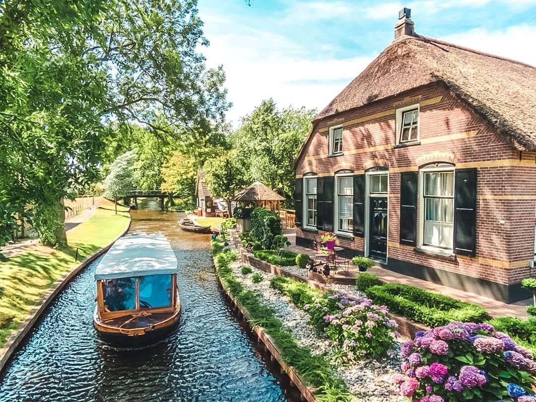 Khám phá làng cổ Giethoorn - trong tour du lịch Hà Lan - Vietkingtravel