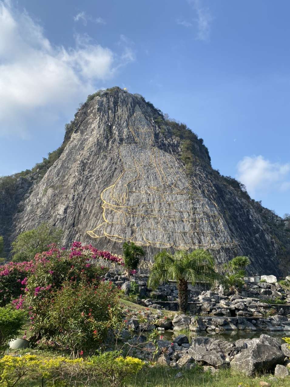 núi phật vàng