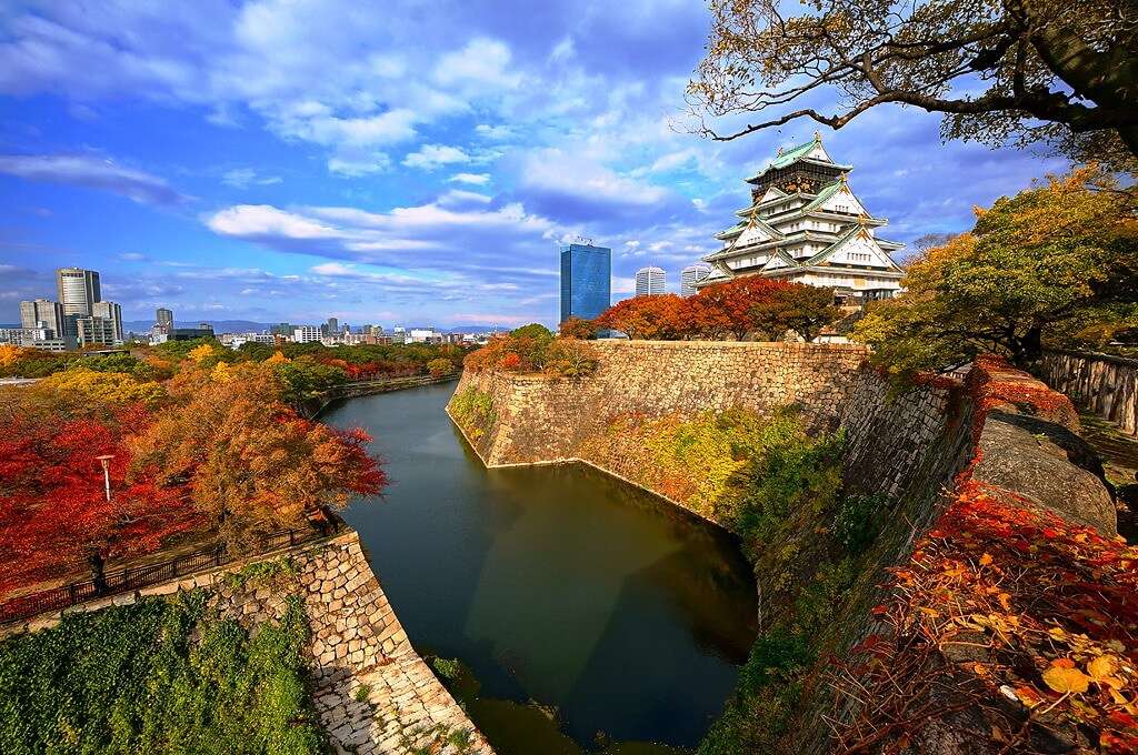 bên ngoài thành osaka